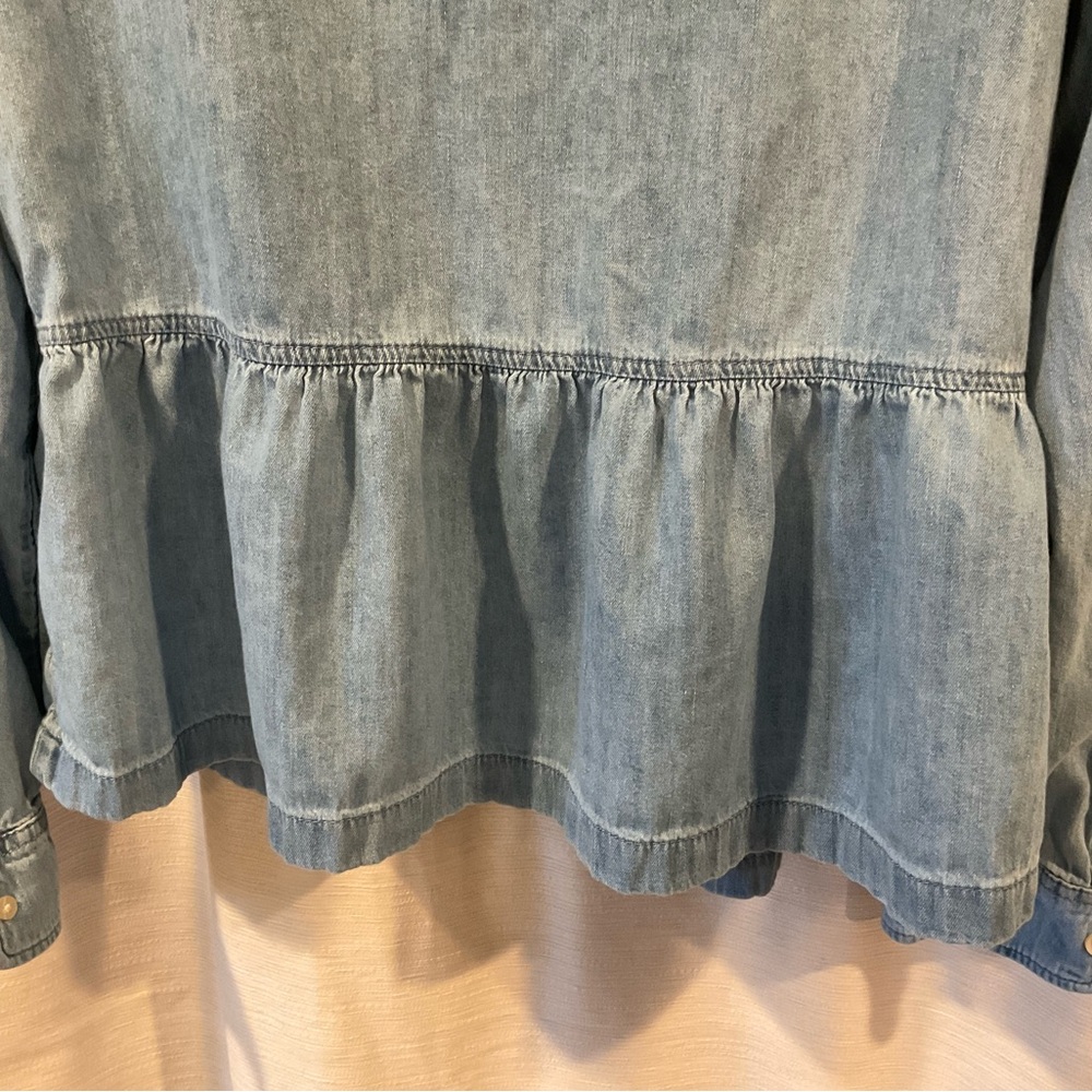 Gap, denim top size medium. - Picture 6 of 14